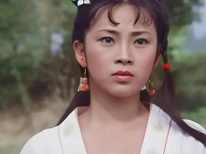 李连杰晒妻子近照,61岁利智衰老似奶奶,62岁黄秋燕依旧美艳动人