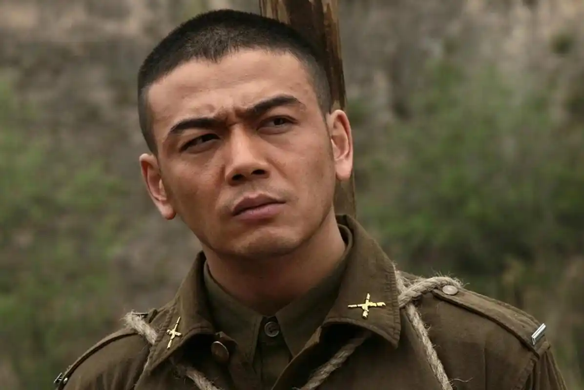 《遍地狼烟》电视剧演员表演员有哪些?该剧是谁执导的?