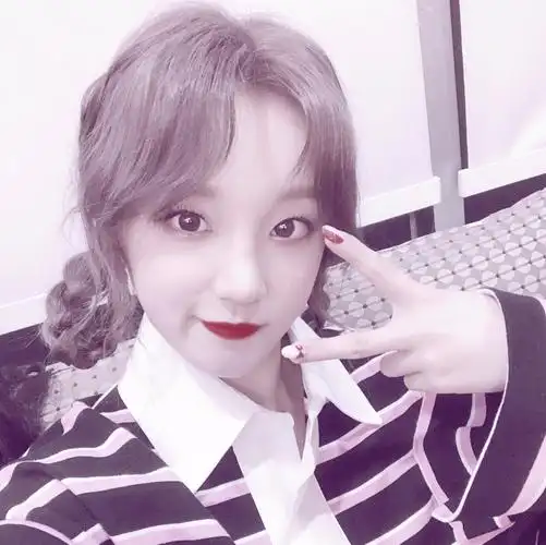 宋雨琦头像自调自截