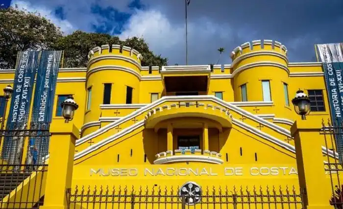 因为中国2011年出钱给哥斯达黎加建造了哥斯达黎加国家体育场,所以