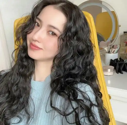 长发超显发量的烫发