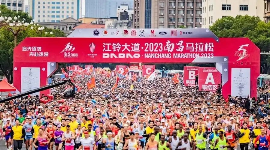 完美收官定格南昌马拉松精彩瞬间
