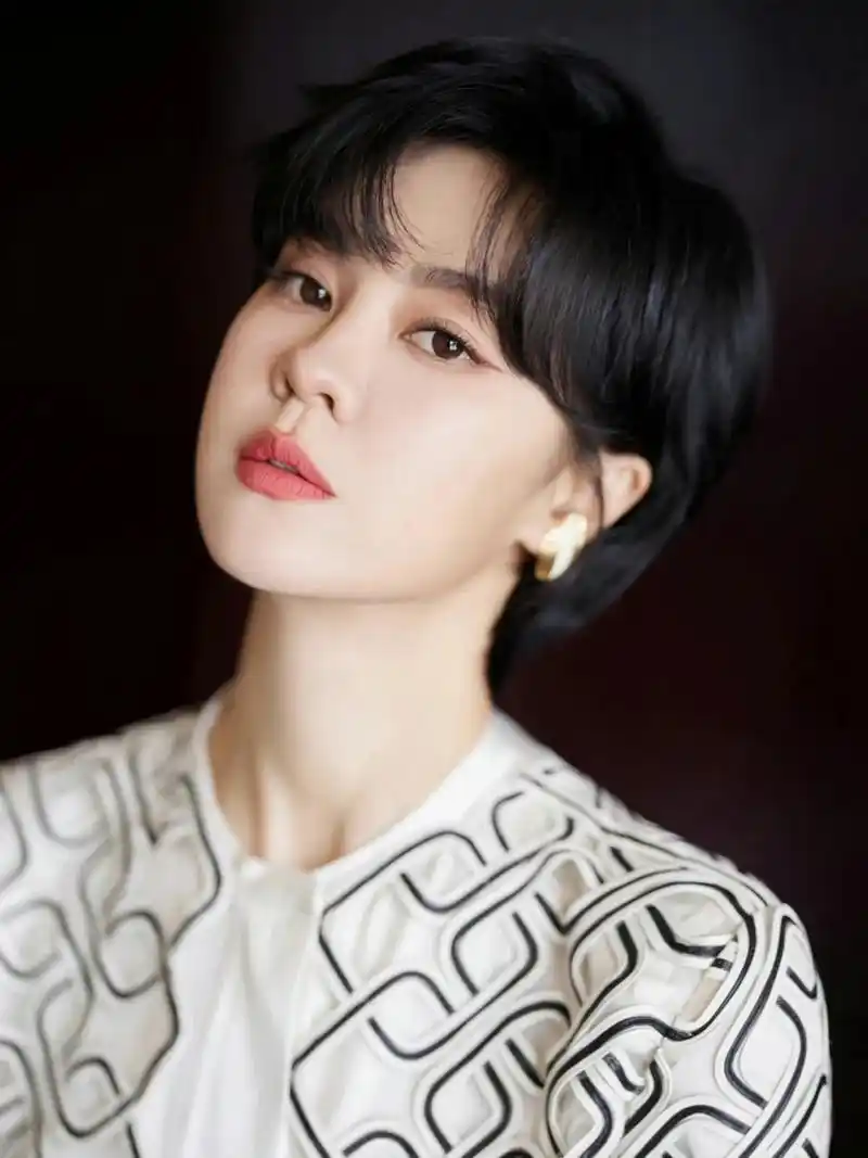 灵魂歌者:郁可唯 知道郁可唯的时候她还没有现在这么火.