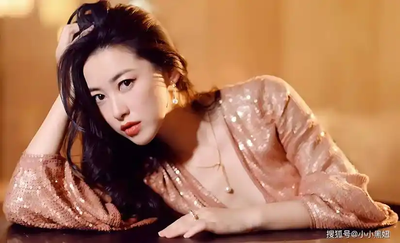 朱珠,性感妩媚女人味十足啊!_魅力_表演_影视界