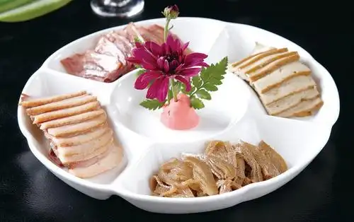 现在的餐厅,不管是大餐厅还是小餐厅,都会有那么几款凉菜供消费者选择