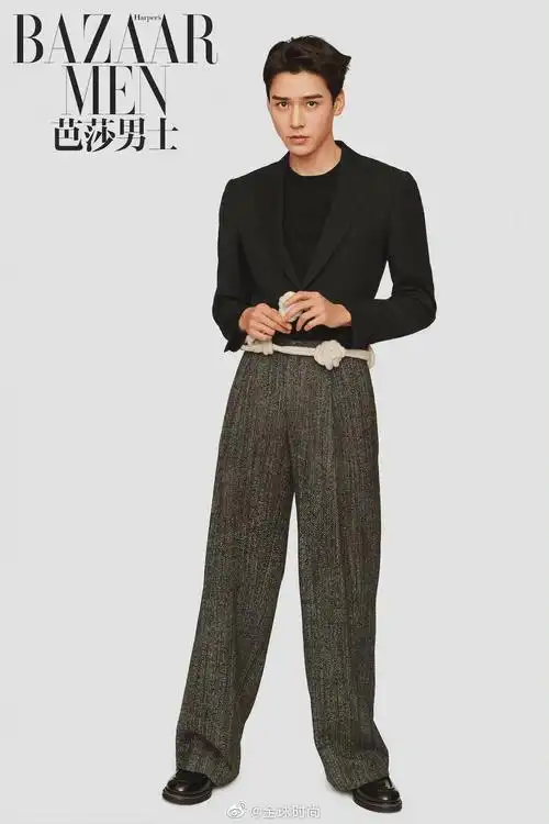 龚俊×时尚芭莎 芭莎男士七月刊封面中龚俊身穿lv服饰