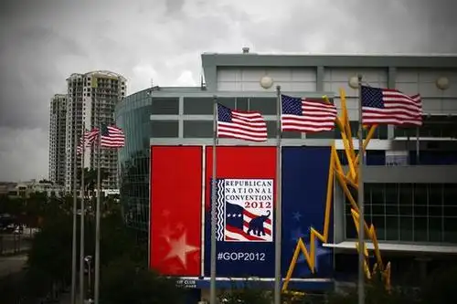 美国四州进迎飓风紧急状态共和党全代会改日程