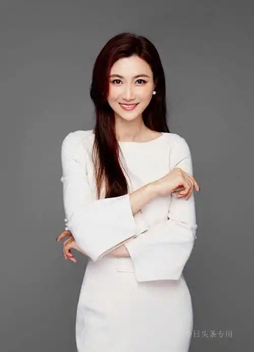 34岁的广东台美女主持林彬,曾参加选美比赛,早已结婚有两个女儿_新闻