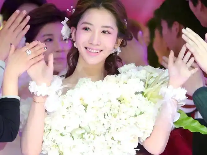 v博:蜜蜂少女队-赵婉婷