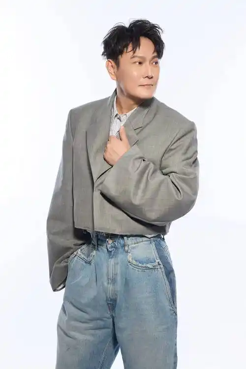 官宣!张信哲《未来式终极版世界巡回演唱会》2024首站定档上海