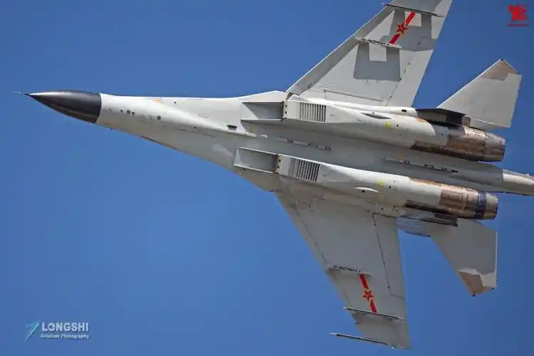 中国空军最新型歼11bs多用途战机高清近照