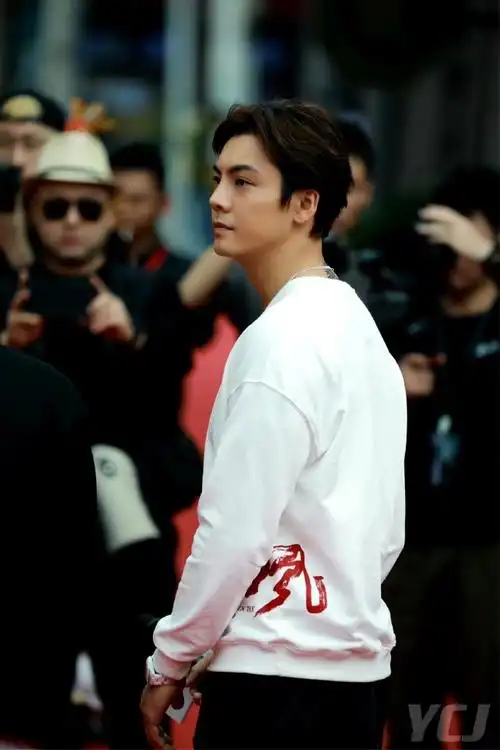 《暴风》在汕头举办潮汕话版首发式,陈伟霆王千源现身宣传!