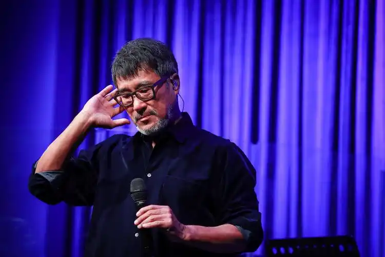 怎么理解李宗盛的歌"听不懂是庆幸,听懂了是人生"这句话?