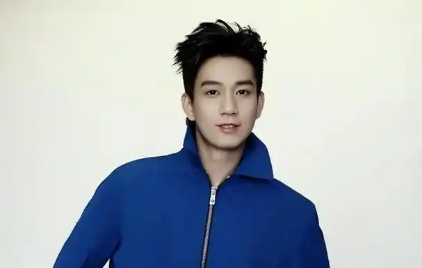 演员王子奇于10月17日被曝光了一段新的恋情,女方非但没有隐瞒,还积极