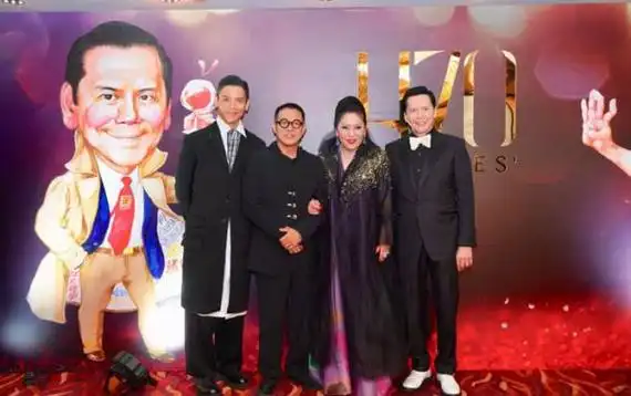 而这几部电影是一个名叫永盛电影公司出品的,这个影视公司是向华强和