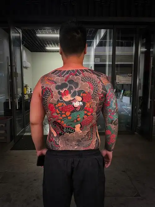 终于快完成了#日式老传统纹身  #云龙九郎  #满背纹身