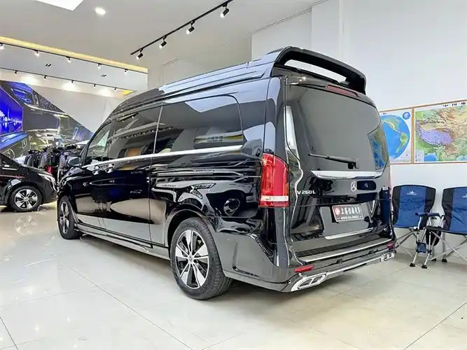v260原车空间的宽敞舒适,更重要的是对于内饰升级奔驰商务有着一套