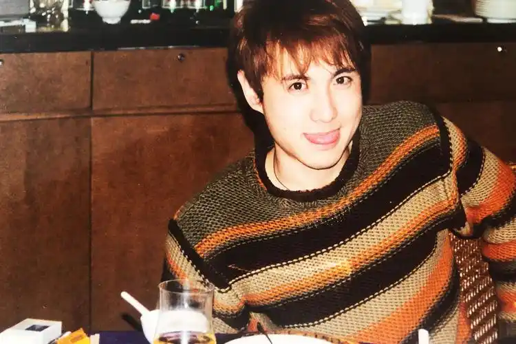 沈腾年轻的时候是军艺校草高颜值出道