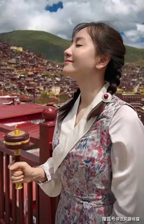 杨蓉一人去甘孜旅行,43岁单身不缺钱,感叹:不可能占尽所有好处