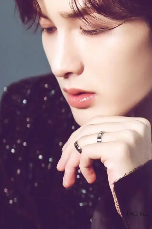 朱正廷绝美侧颜楼来啦