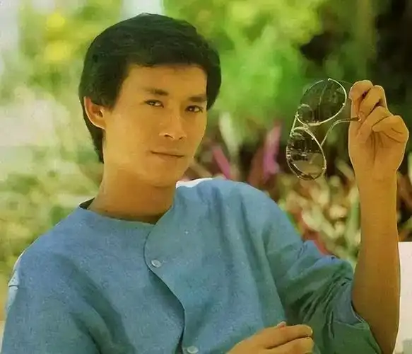 秋官郑少秋3段婚姻4个女儿他到底有没有爱过沈殿霞