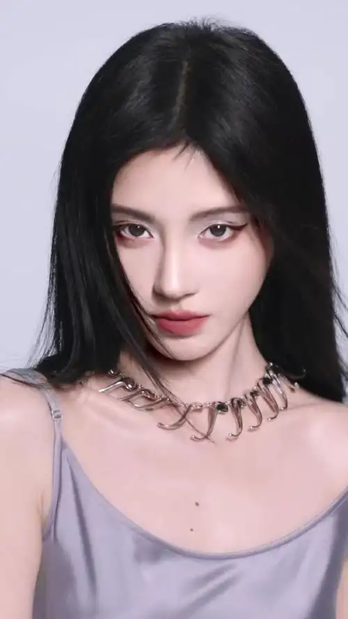 鞠婧祎怼脸镜头美的好权威