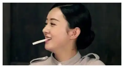娱乐圈女星抽烟照曝光,赵丽颖太可爱,杨颖被称作"老烟民"