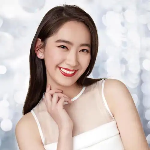 57岁龚慈恩受访,称2次离婚的经历对子女有影响,但不抗拒新恋情