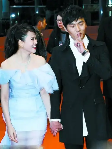 伊能静,秦昊高调牵手公开恋情