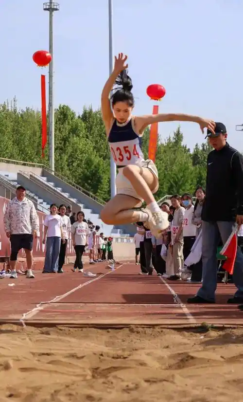 更高更快更强!回顾运动会比赛精彩瞬间