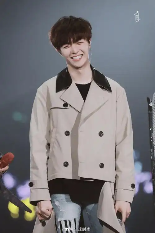 陈立农 印花夹克# nine percent演唱会造型