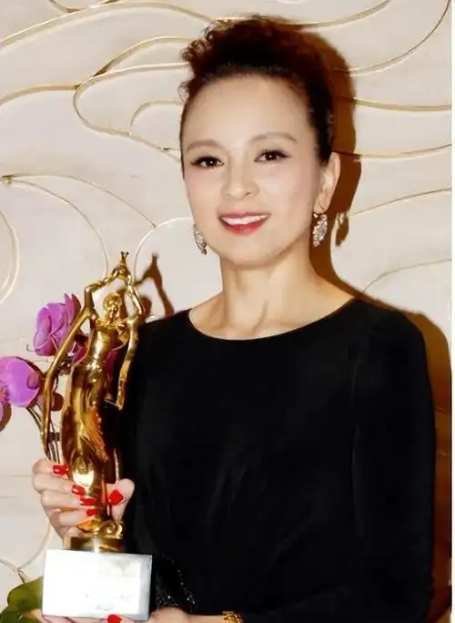 庞好:老爸是与王心刚齐名的庞学勤,娶演员东方闻樱,幸福美满