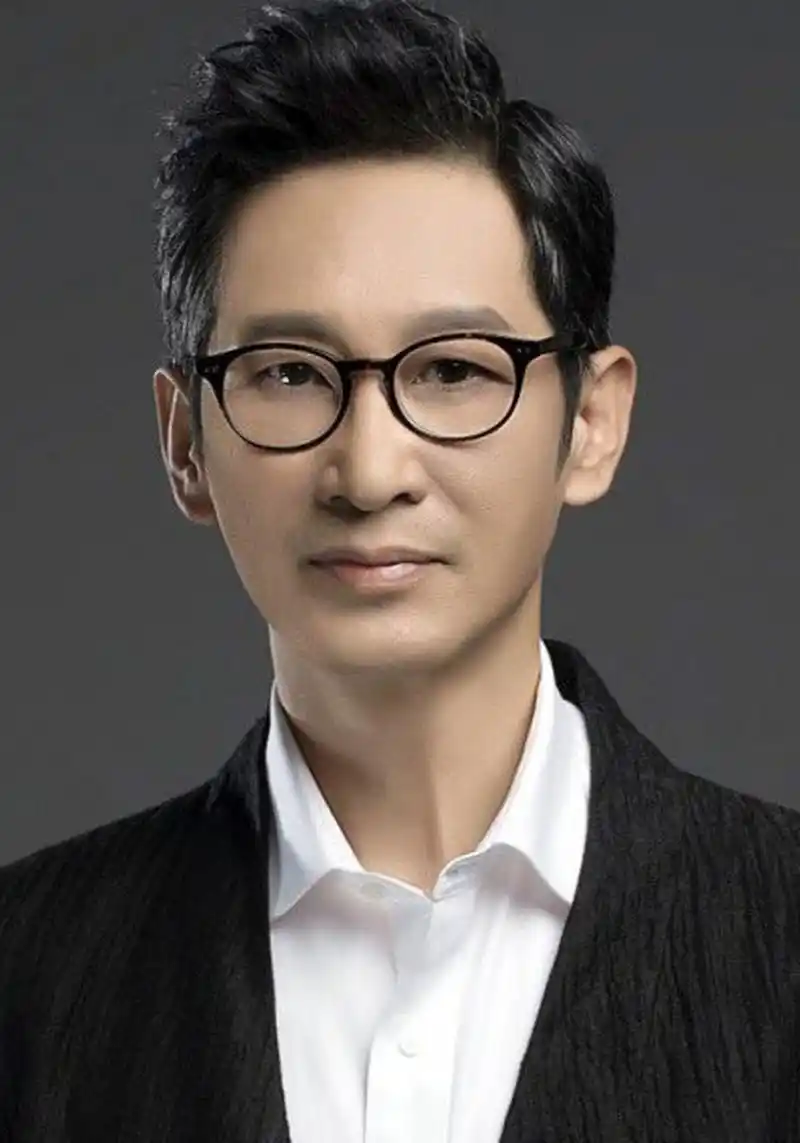 王劲松,咱们大天朝的一位演员哥们,生于1967年11月15日,老家在江苏省