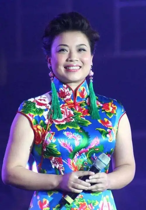 55岁张也与62岁吕继宏相互陪伴多年,无儿无女不结婚也幸福