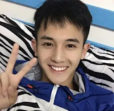 初中男生头发怎么好看剪初中男生什么头发好看