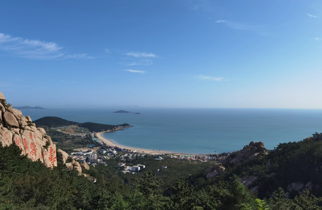 来到青岛,想要避开人海,去看正儿八经的海,还是得去崂山