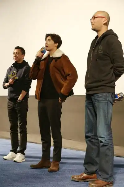 李易峰和王中磊关系好像挺好的人缘真好原来都是小弟都是小弟