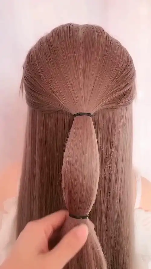 小女孩简单好看的发型扎法