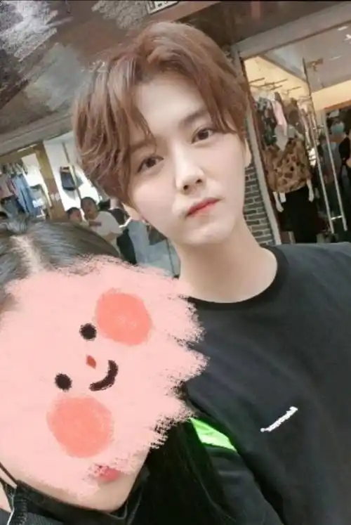 鹿晗不愧是精致的北京大老爷们,不用修图都帅气,就跟18岁似的_时尚