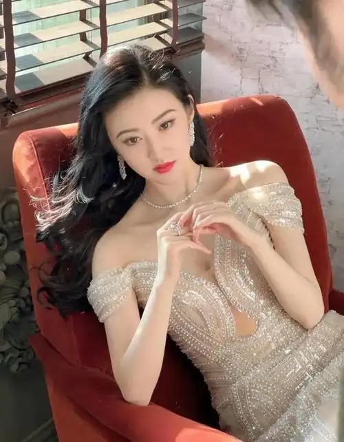 景甜纱裙倩影美不胜收