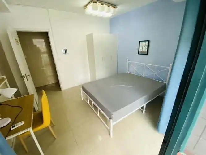 8号线西藏北路地铁站朝南超大单间带外带阳台