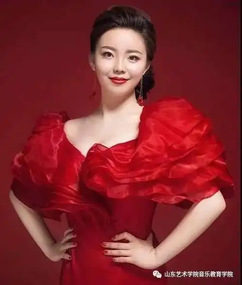 潍坊飞出的"百灵鸟"——英国国家歌剧中心花腔女高音歌唱家武赫近期将