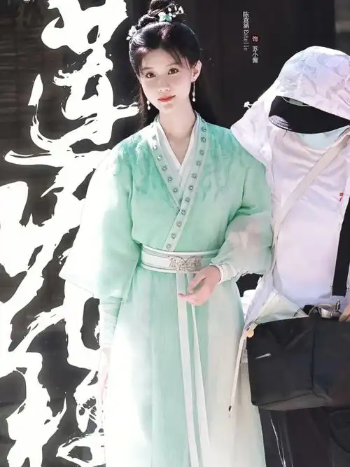 陈意涵古装新造型莲花楼里的苏小慵