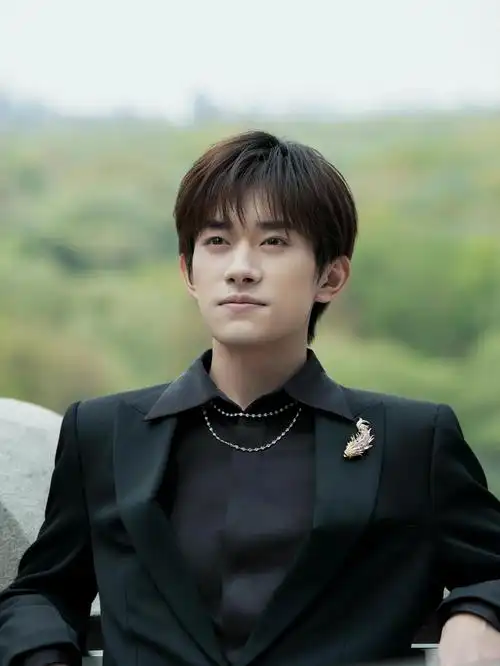 求易烊千玺高清怼脸图!希望没有水印,太感谢啦! - 知乎