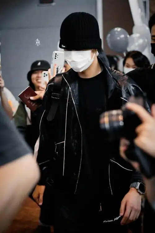 王一博巴黎时装周出发#20231001王一博【行程】北京飞巴黎01「识技