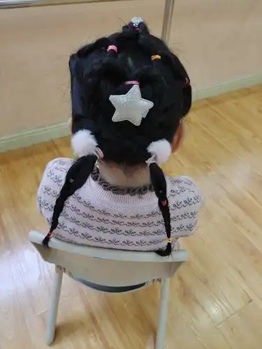 美丽从"头"开始普光教育金色摇篮教师梳小辫比赛美丽来袭