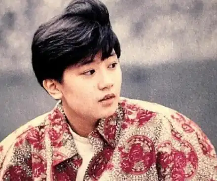 贾静雯晒童年照,从小美到大与女儿咘咘简直是复制粘贴啊!