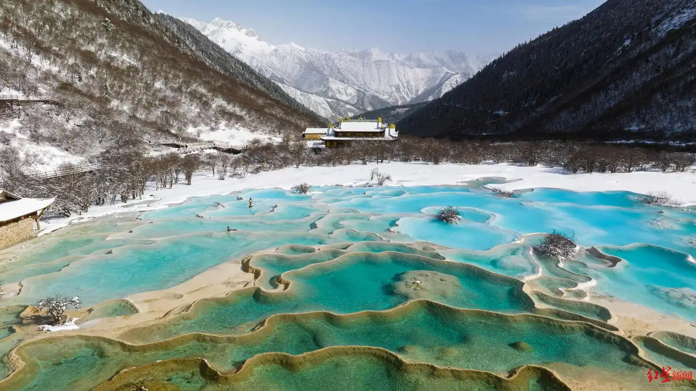 黄龙景区钙华风景