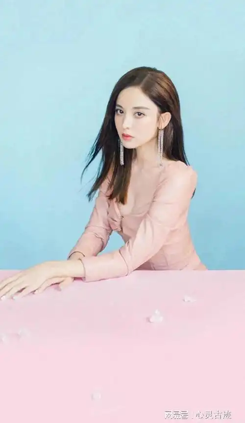 古力娜扎写真其实我很想问问你有没有那么一瞬间你也心疼我