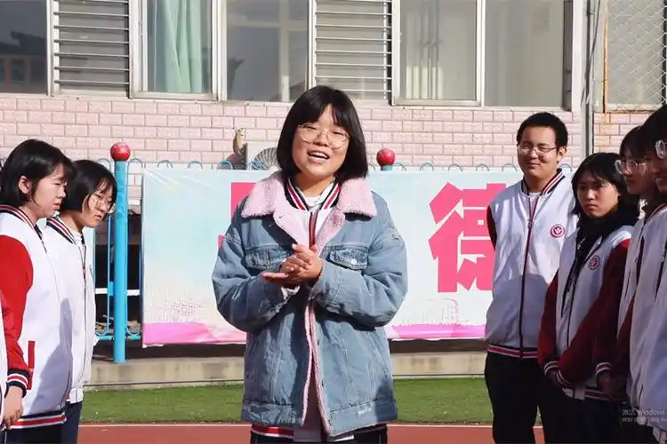 石家庄精英中学励志微班会迸发育人大能量